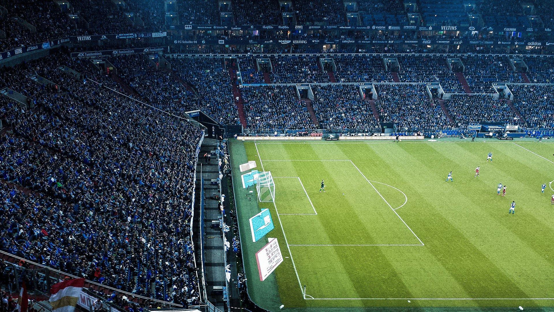 绿茵双子星同框引热议，商业代言掀开足坛新篇章