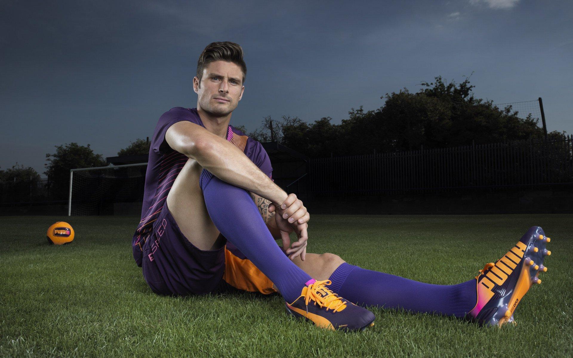 拜仁新星护腿板暗藏玄机，梅西伯纳乌经典时刻激励德国未来之星