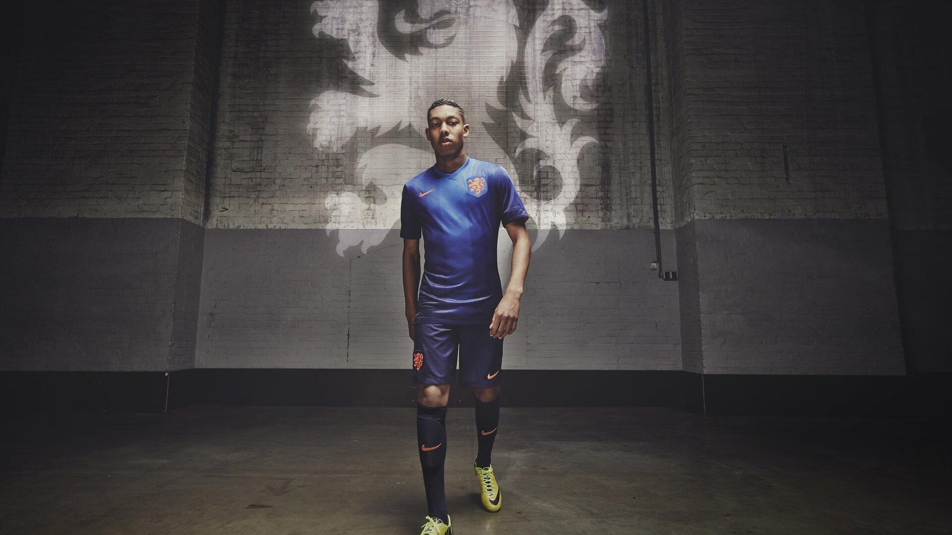 新高洪波再次出山重返中国足坛执教！已官宣出任争冠豪门新帅，鲁能球迷都点赞欢迎